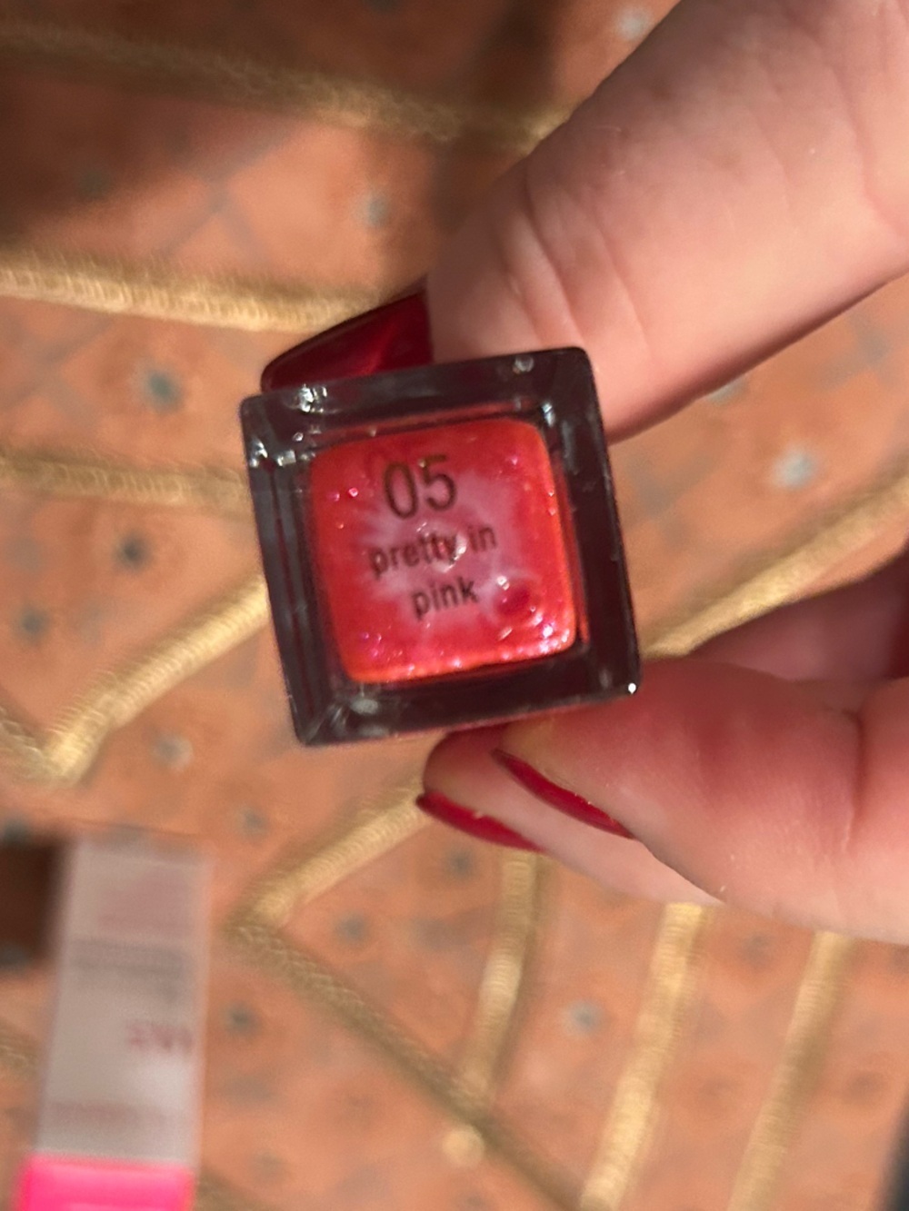 Clarins Lip Comfort Oil Shimmer 05 Pretty In Pink - Picture 4 of 10